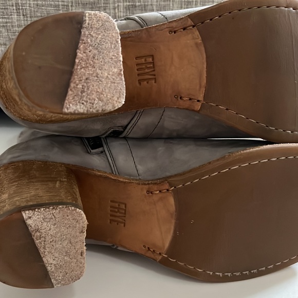 Frye Addie Double Zip Booties Sz 8 - Picture 7 of 9